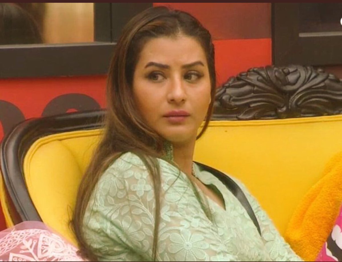 SandyVIVO_'s tweet photo. Who do you support in the fight b/w #Arshi and #Shilpa??
Like♥ for Arshi Khan
RT🔁 for Shilpa Shinde
#BB11 #BiggBoss11 #WeSupportVikas #IamwithArshi #ShilpaShinde
#WeekendKaVaar #sandyvivo #sandyali #wazidali #vos #voiceofsoul https://t.co/tsyR019kXd