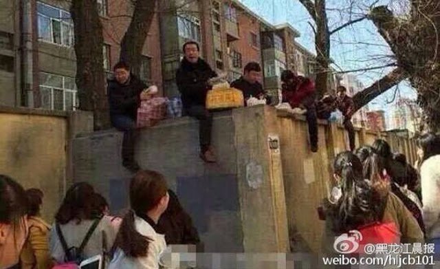 HumorHoror's tweet image. Kampus Larang Pengantar Makanan, Restoran Ini Pilih Kirim Pesanan Pakai Drone!
ramesan.com/2017/11/kampus…