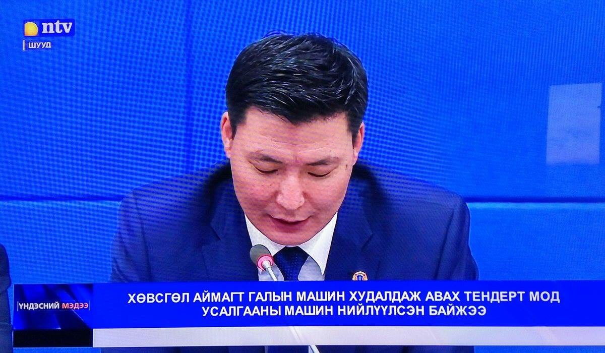 khaak9999's tweet photo. Усны машиныг улаанаар будаад галын машин гээд шахцан байна гэнэ. Манайхан нээрээ алнаа 😅😆😂уур ч хүрэх шиг ... Элэг хөшлөө https://t.co/3lMekvV1YI