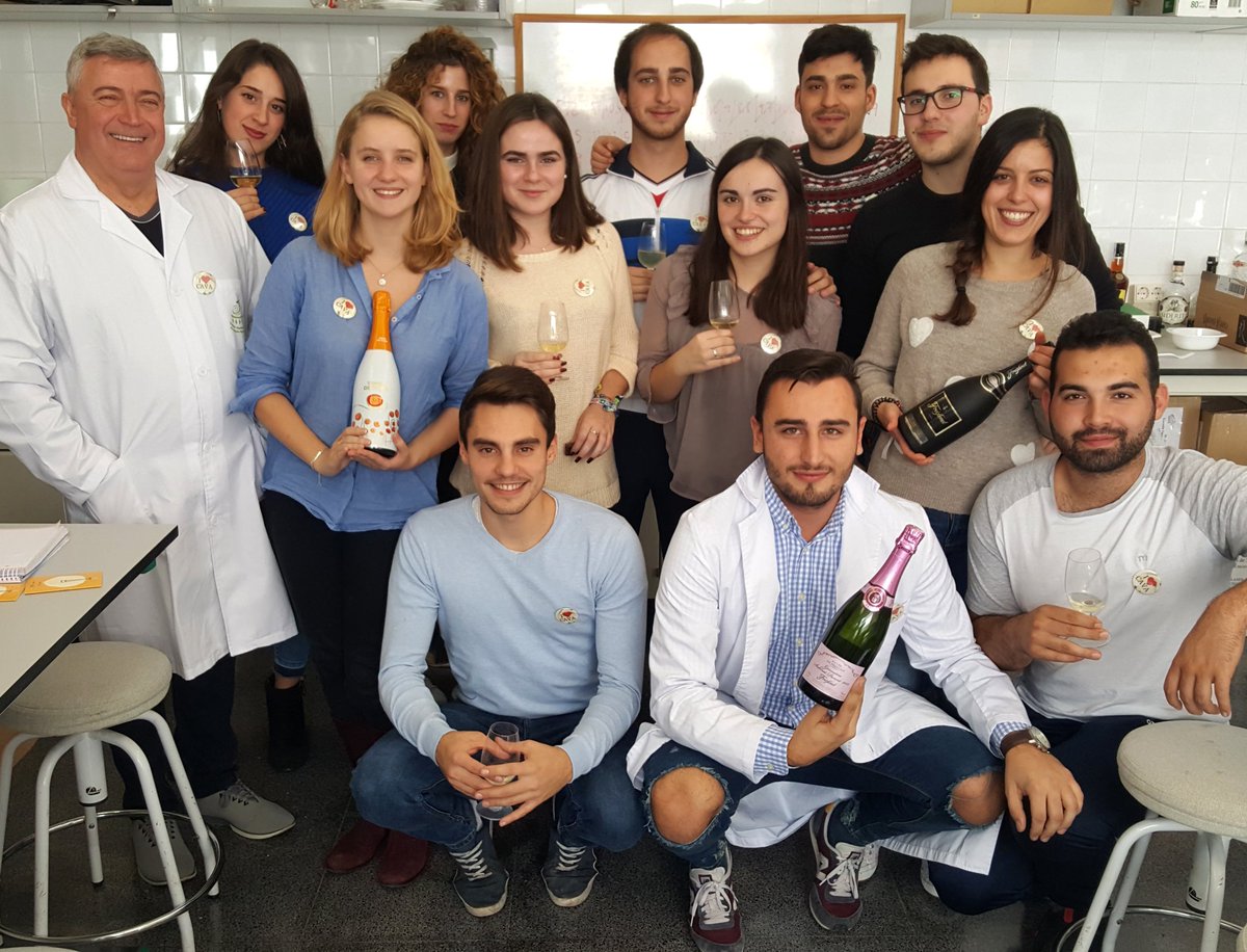 aecava's tweet photo. El #Cava fue el protagonista del #SeminariodeCava en la ETS de Ingenieros Agrónomos y de Montes de la Universidad @uclm_es. Impartido por José Emilio Pardo. ¡Un placer colaborar desde el @Institutdelcava! #CavaLovers https://t.co/hr3dJ2xYh1
