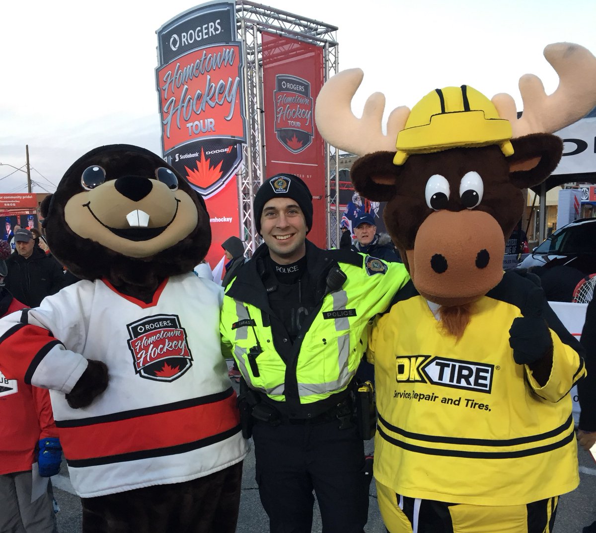 CstTaraso9345's tweet photo. Who says work cant be fun! It looks like the #MarkhamMoose #MooseOnTheLoose was safely apprehended and now has a job at @oktire https://t.co/UxQs6ySmLN
