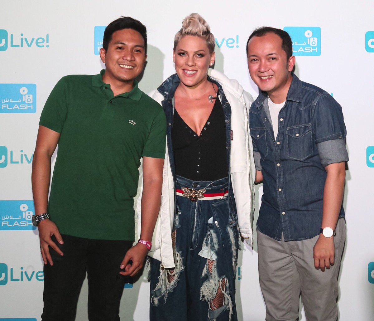SeanBrent's tweet photo. This is a memory I will always cherish. It was such an honor to meet you @Pink last night. Your warmth and positivity radiates from within you & it is a light we all must aspire to. Thank you for this moment. ❤️ 🌈#AbuDhabiGrandPrix #AbuDhabiF1 #PinkAtF1 #2017 @noeifrigillana https://t.co/3o28m3FcsV