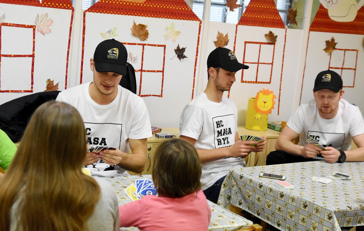 hcmuni's tweet photo. Zpříjemnit dětem dny v nemocnici byli minulý týden hokejisté HC Muni 😊 #brum 
https://t.co/MP7QXDv4G2 https://t.co/blIFze8g6F
