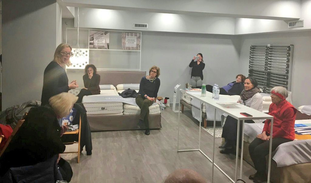 DorelansulWeb's tweet photo. ✏ Con la Dott. Francesca Moro i nostri ospiti hanno svolto una serie di esercizi di rilassamento per stimolare la memoria. #ActiveHealth #DorelanBed #TorinoNizza https://t.co/r1x8ibOfWY