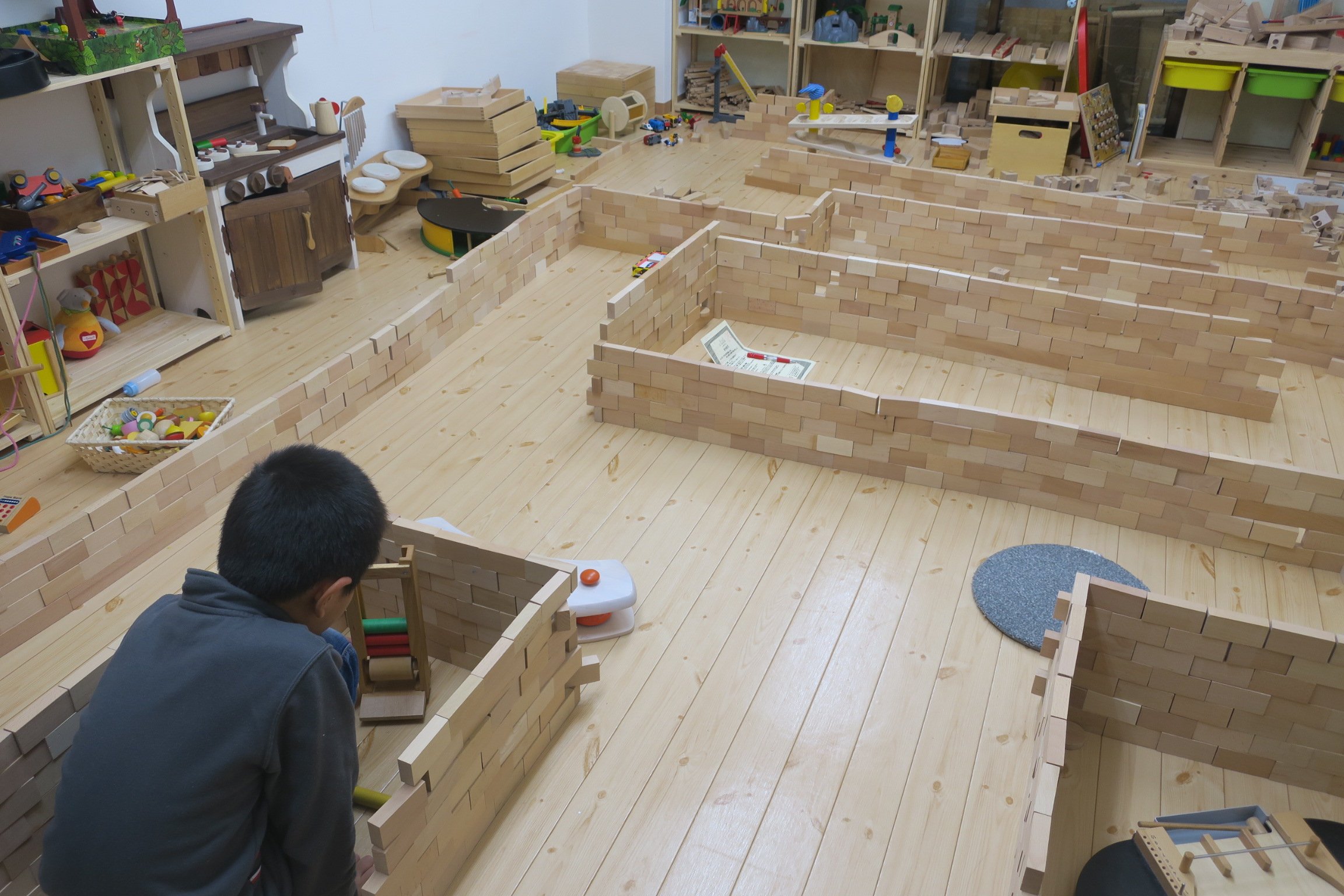 توییتر おもちゃひろば Toys Campus در توییتر 積み木で迷路のお城 11 25 小学二年生と4才の男の子たちが二人の兄弟のお母さんと一緒に 大量の積み木をふんだんに使って大迷路をつくってくれました T Co Jtjk6md7hl