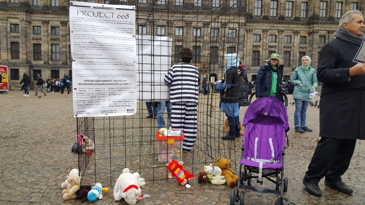 notkoncom's tweet photo. Amsterdam'da Cezaevlerinde tutuklu 17.000 Kadın ve 700 den fazla bebek için eylem yapıldı.  #668babies #17000mothers #project668 https://t.co/fDpfvJMEjb