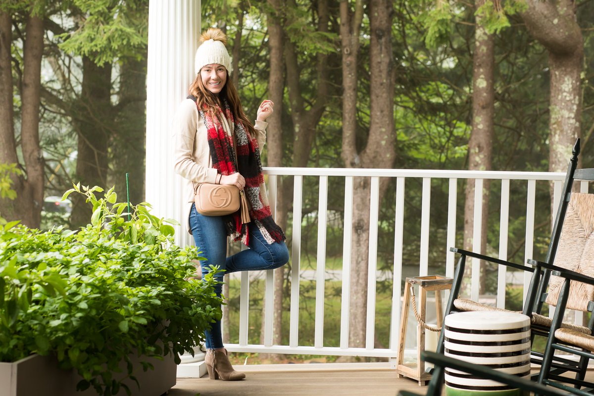 ShannonMShipman's tweet photo. The best #fallbasics are a versatile sweater, soft scarf, and a wool beanie. Perfect for getting all cozy! https://t.co/CBrVf4D3Jw #ootd https://t.co/ecANzp23Z3