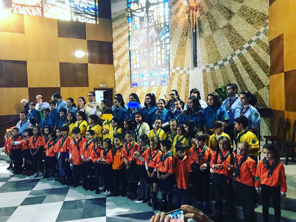 Domingo 26/11/17:

Día lleno de emociones! Tras las promesas de nuestro kraal, hemos celebrado en nuestra parroquia la Eucaristía de Cristo Rey en la que se ha hecho la bendición y entrega de pañoletas a nuestros castores, lobatos y rangers. Enhorabuena!! #gsiluvatar #scouts