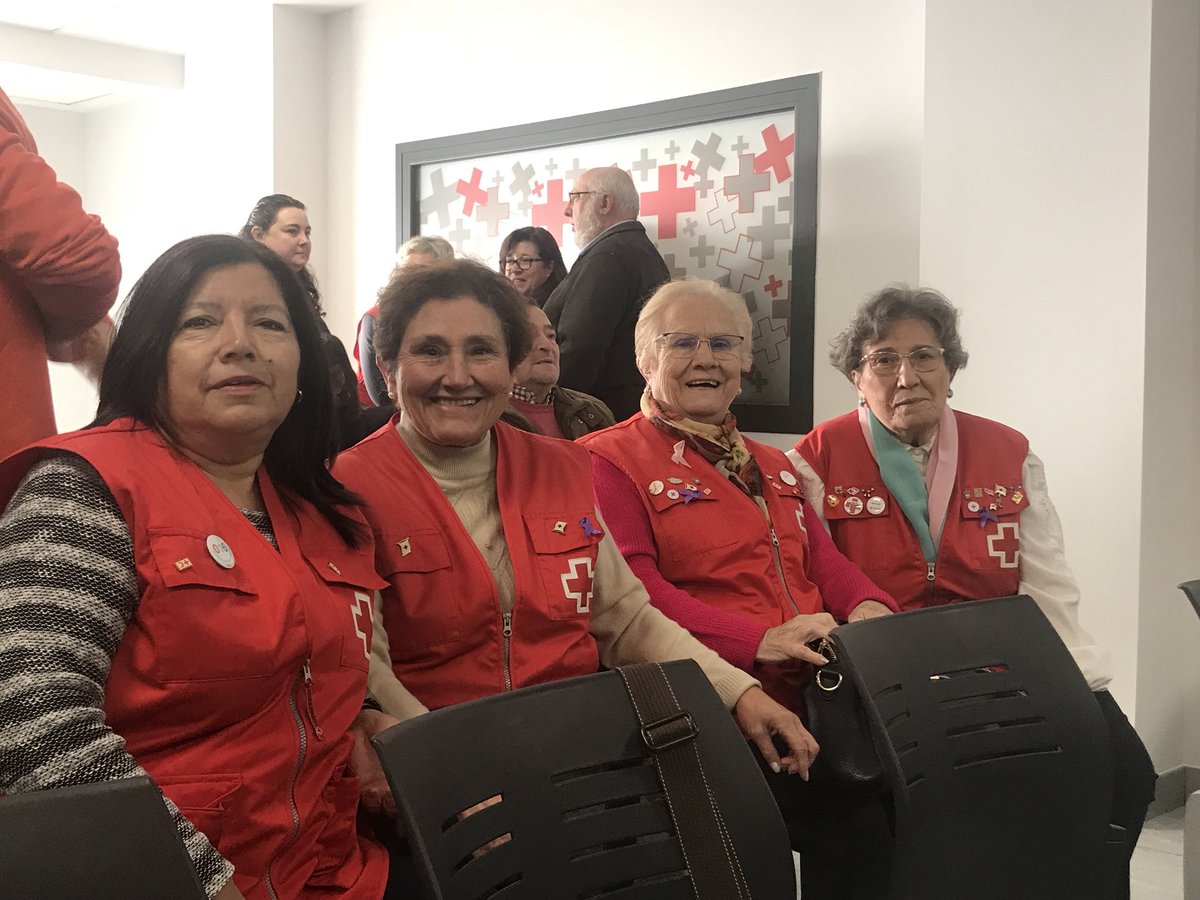 ArucaGomez's tweet photo. 🏥 Inaugurando el nuevo local de @CruzRoja3C donde esperamos continúen  llevando a cabo proyectos para mejorar la vida de muchos tricantinos. Gracias a sus muchos voluntarios que consiguen que seamos la Ciudad con más socios y más  donaciones. 👏🏻👏🏻👏🏻#TresCantos https://t.co/9YncG1MhND