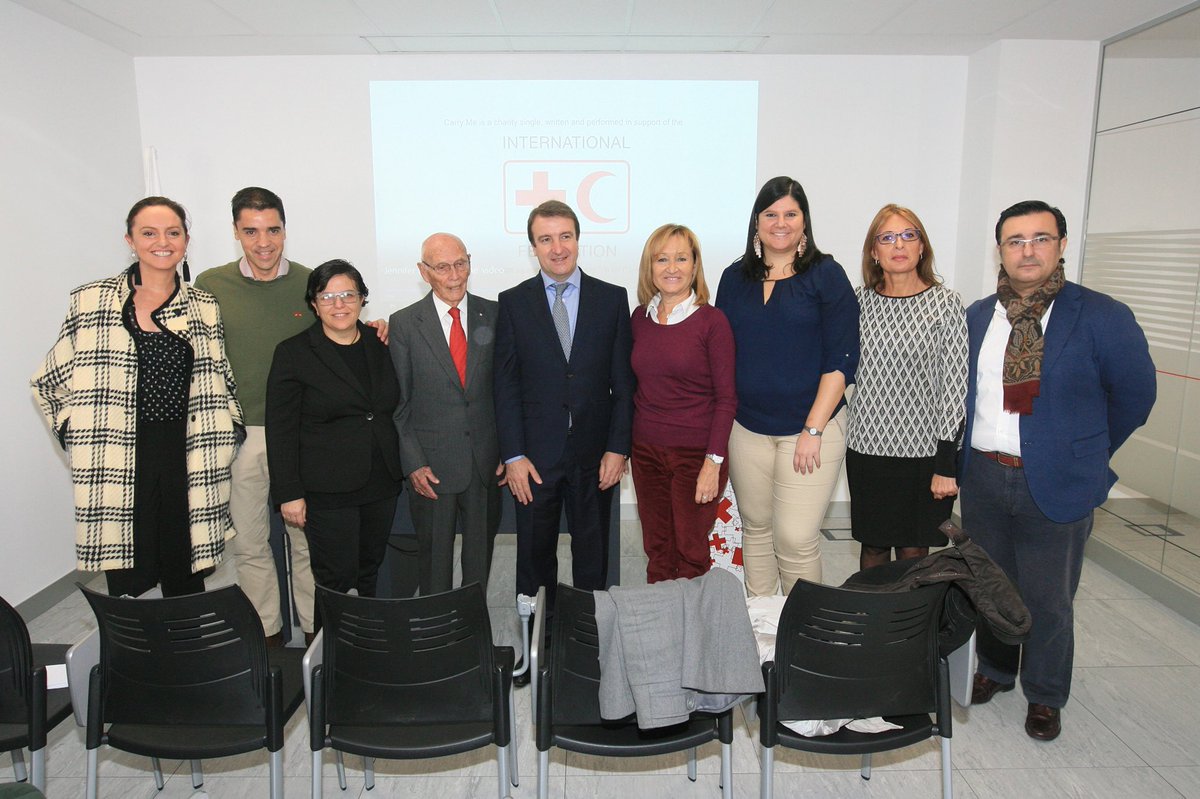 ArucaGomez's tweet photo. 🏥 Inaugurando el nuevo local de @CruzRoja3C donde esperamos continúen  llevando a cabo proyectos para mejorar la vida de muchos tricantinos. Gracias a sus muchos voluntarios que consiguen que seamos la Ciudad con más socios y más  donaciones. 👏🏻👏🏻👏🏻#TresCantos https://t.co/9YncG1MhND