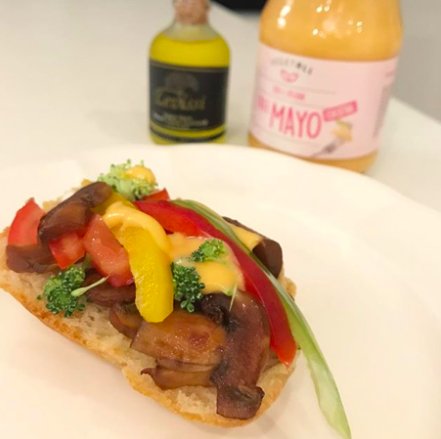 avrupa_gurme's tweet photo. Vegetall kokteyli hafif ve lezzetli bir #bruschetta ya ne dersin?
Aramiza katilan organic extra virgin zeytinyag #levissi ile tadi damaginda kalacak! 🙌✨🌱
#vegetall #levissi #vegetallmayo #vegansauce #oliveoil #organic #healthyfood #veganshare #veganturkiye #sagliklibeslenme https://t.co/VkM7xPe46O
