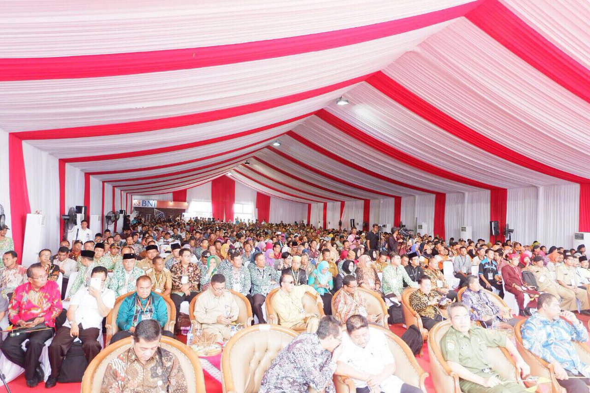 2. Dihadiri ribuan Kades &amp; Kepala Daerah se-Indonesia di Panggungharjo, Bantul 27/11/17. #ManfaatDanaDesa