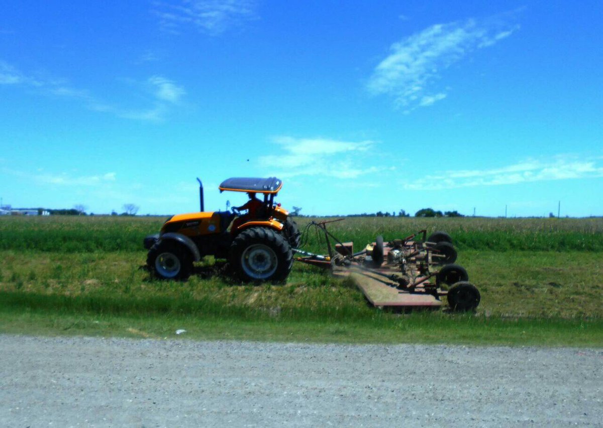 PARQUE DE MAQUINARIAS
La Comuna local adquirió un Tractor Valtra A990, 110 Hp, doble tracción.De esta manera una nueva herramienta se suma al enorme y actualizado Parque de maquinarias con el que la Comuna cuenta.
Crecemos en obras, crece Sarmiento
Comuna de SARMIENTO | cera tuyo