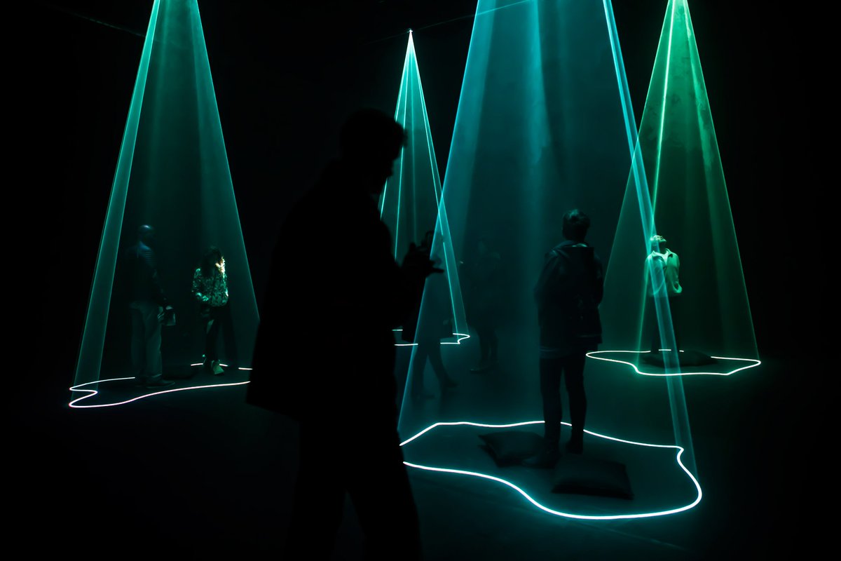 evolvecsl's tweet photo. Science fuses with #AV! #NickVerstand #immersive installation @DutchDesignWeek reinterprets people’s emotions as pulsing light compositions 
https://t.co/ZpOUJFzVGA
#DDW17 #technology #audiovisual #lighting #design #Eindhoven https://t.co/3fdhLujQCM