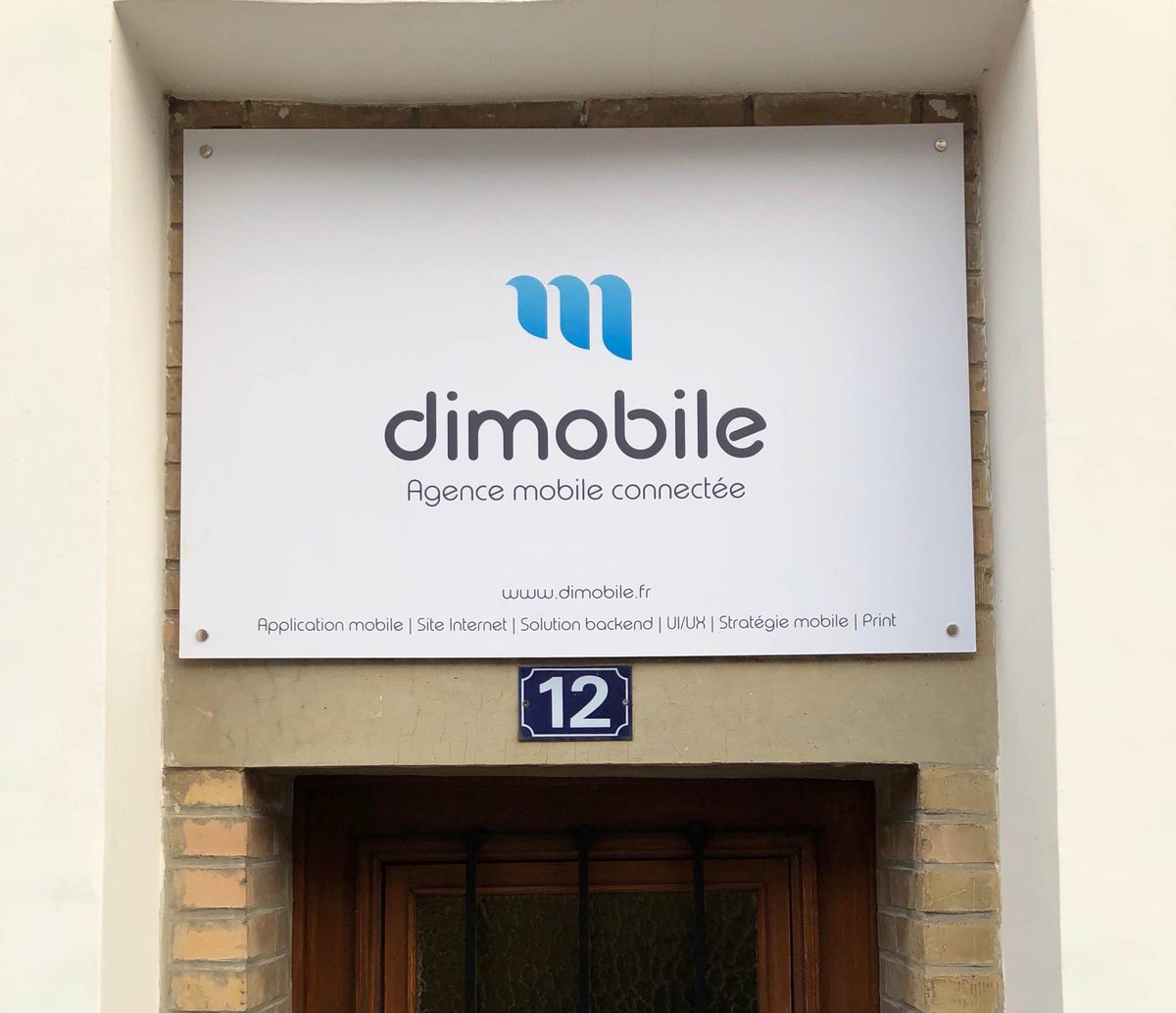 agence_dimobile's tweet photo. On a mis du temps mais elle est arrivée et posée  #PoseTonEnseigne #dimobile #application # mobile #fismes #reims #soissons https://t.co/OAt9JPnQuX