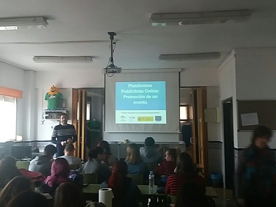 JoseRamon_ACO's tweet photo. Charla dada por .@jruizcantero #FPCreaComercio #FPYoAporto @FP_eel11 https://t.co/PUp17ZURB3