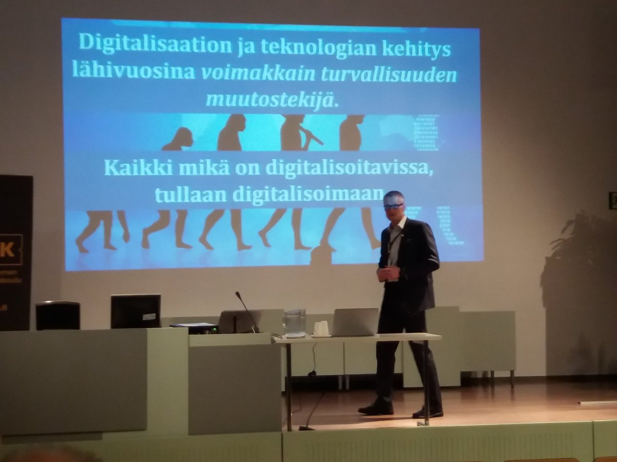SatuSoivanen's tweet photo. @JarnoLim esitelmöi  #turvallisuus -teemasta. Kehitys on kovaa kohti #digitalisaatio:ta, väistämättä, jolloin digitaalinen #turvallisuus nousee ensisijaiseksi strategiseksi asiaksi https://t.co/w9wEufI9MW
