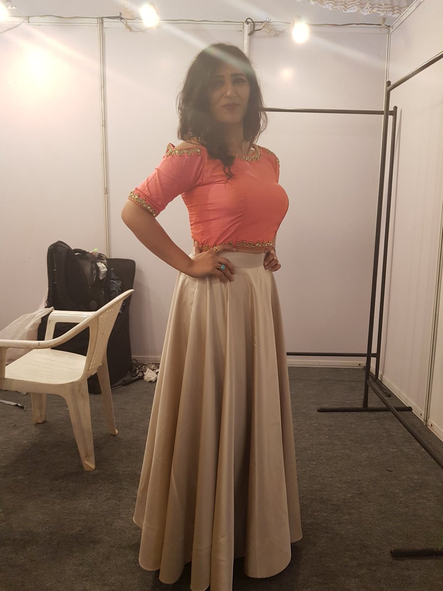 sashasublime's tweet photo. Thank you @jags (jagruti) for this beautiful outfit! 😍 #EncoreTour #ARRahman #Hyderabad #concert @MTVIndia @bookmyshow #rapportglobal https://t.co/x0GfBmhvxf