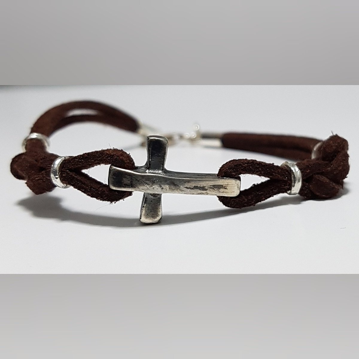 Lolandsilver2's tweet photo. #Pulsera de #Cuero y #Plata
#HechaAMano de manera #Artesanal #Handmade #Silver #Leather #CraftSilver
#JoyeriaArtesana #PlataArtesanal https://t.co/6IDvak3qZd