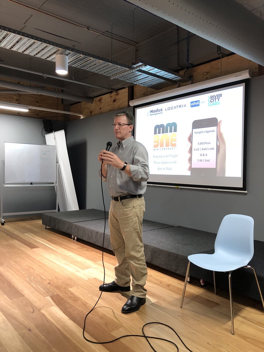 Ken Goldberg kicking off <a href="/momobne/">MobileMondayBrisbane</a> #iotnight <a href="/RiverCityLabs/">🚀River City Labs</a>