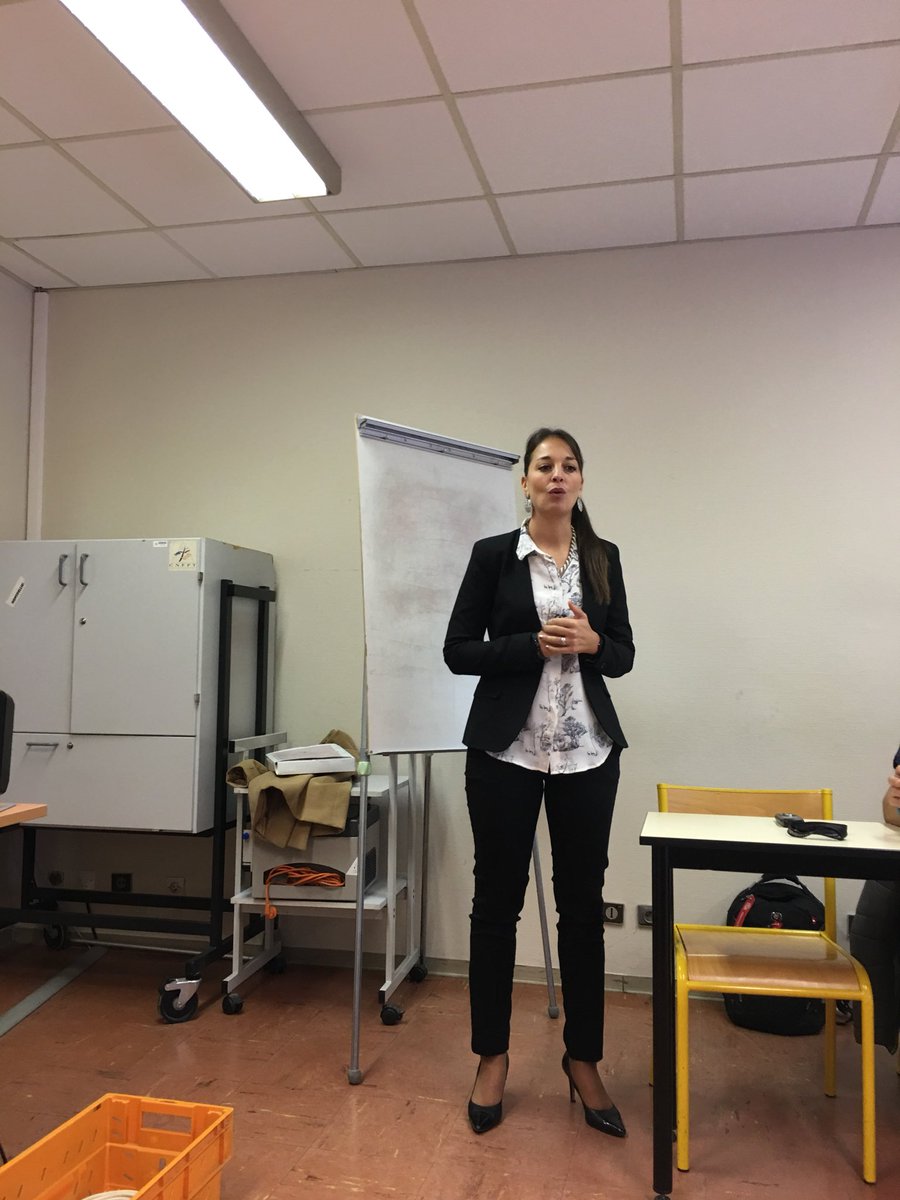 PompiersHerault's tweet photo. Le SCom @SDIS34 participe à la formation « La communication des SDIS au travers des Réseaux sociaux » au CNFPT de Montpellier avec @cycylienne Sdis30 https://t.co/8qgcoCZaVV