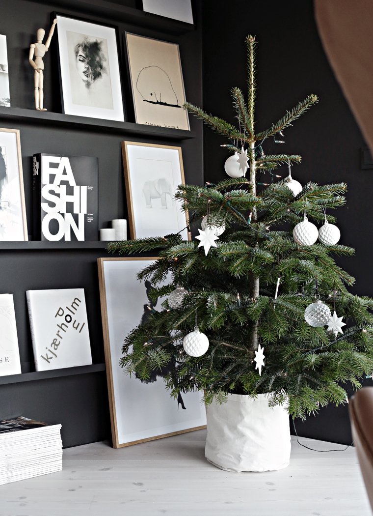 Heb jij de kerst al in huis gehaald? Hier kan je alvast inspiratie opdoen voor de leukste kerstdecoratie: woontrendz.nl/kerstdecoratie/