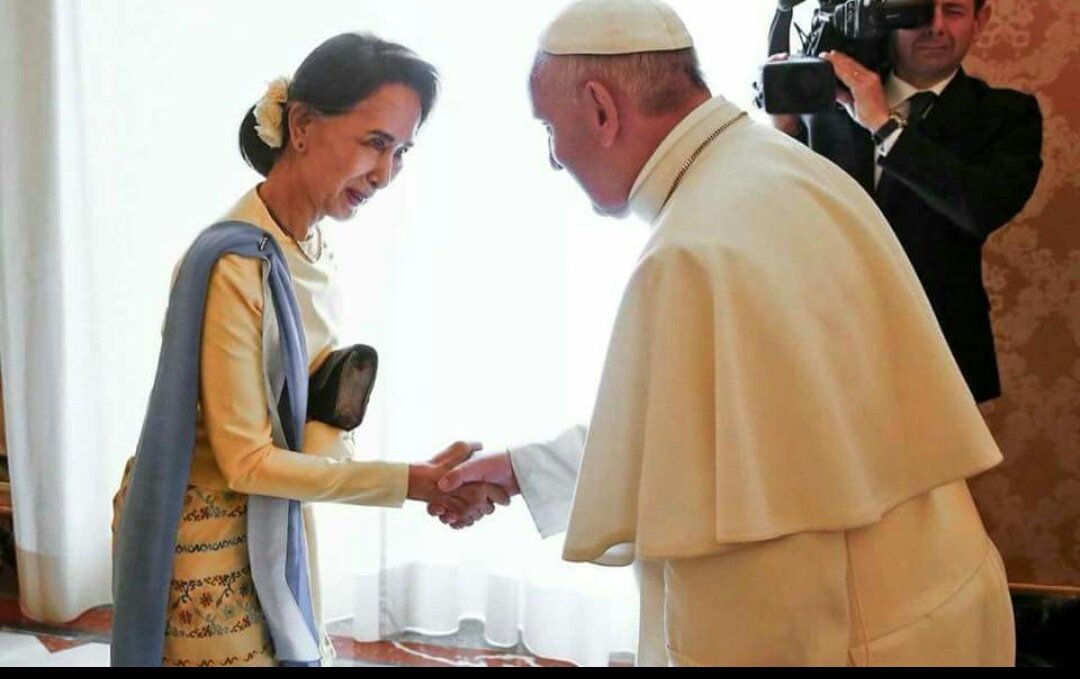 davidyeoo's tweet photo. #PopeFrancis has arrived in Myanmar. https://t.co/Q24rfIi4Q3