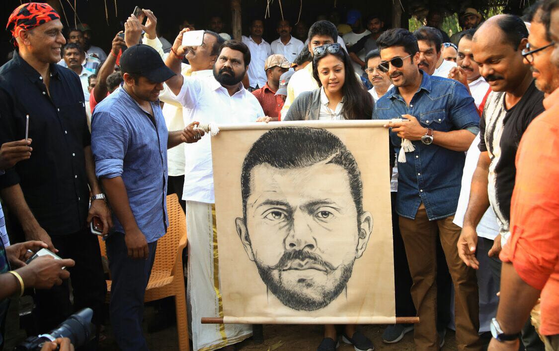 toptamilnews's tweet photo. நிவின் பாலியின் #KayamkulamKochunni ஷூட்டிங் ஸ்பாட்டிற்கு விசிட் அடித்த சூப்பர் ஜோடி சூர்யா-ஜோ!
#KayamkulamKochunni #Jyothika #Suriya #SuriyaJo #NivinPauly #shooting #FLLaunch #RoshanAndrews
@Suriya_offl @NivinOfficial @Singamgroup8 https://t.co/IVObIjEhTw