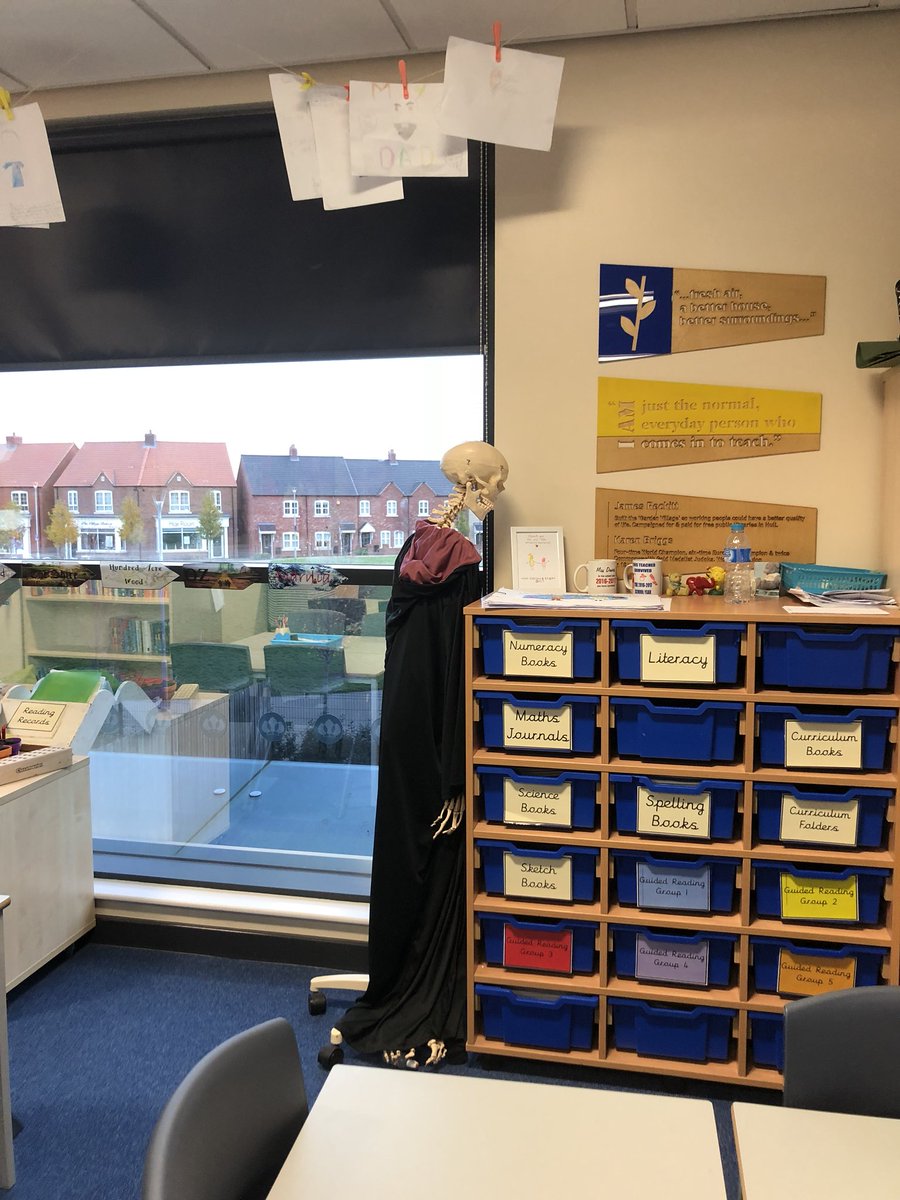 KingswoodParksP's tweet photo. I think Skemione is making people scared... she’s been turned to face the wall. #science #skeletonproblems https://t.co/9mR1vZLMl7