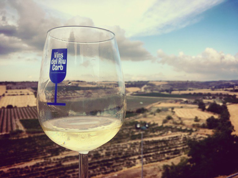 "La vall del riu corb" Estrena d'Eva Bonet <a href="/CellerComalats/">Celler Comalats</a> laconca51.cat/vall-riu-corb/ <a href="/asc_valldelcorb/">Assoc. Vall del Corb</a> <a href="/VinsdelRiuCorb/">Vins del Riu Corb</a>