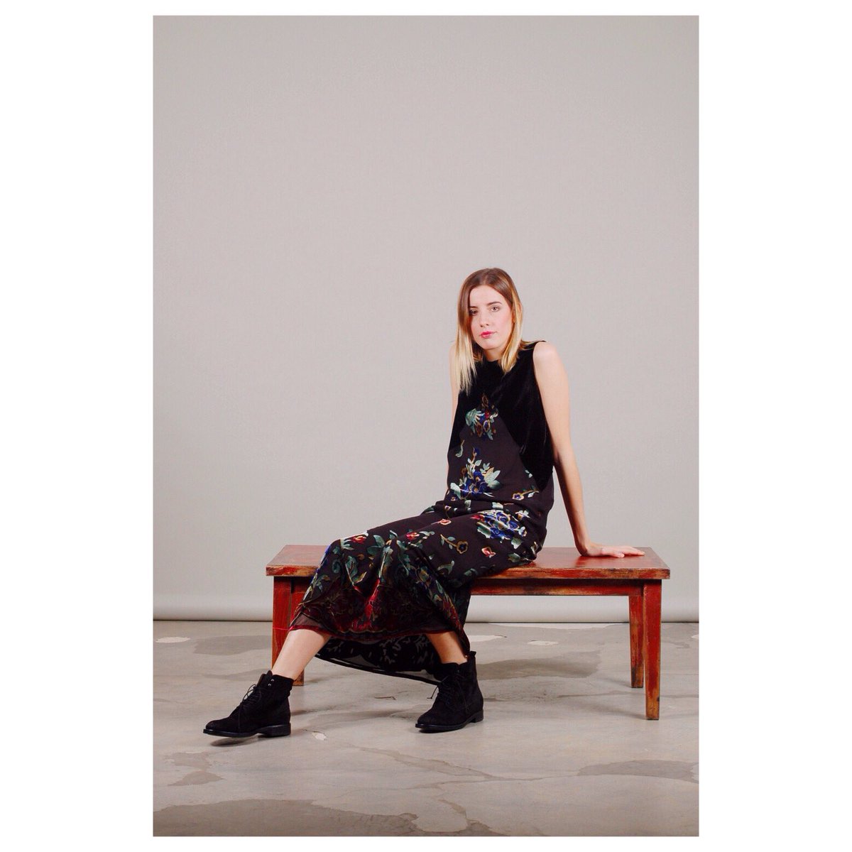 pez_tienda's tweet photo. Vestido de Masscob y botines de Elia Maurizzi !
#Tiendaspez #fashion #dress #masscob #velvet #vestido #boots #eliamaurizzi #botines #pez https://t.co/D6TZbQEqoH