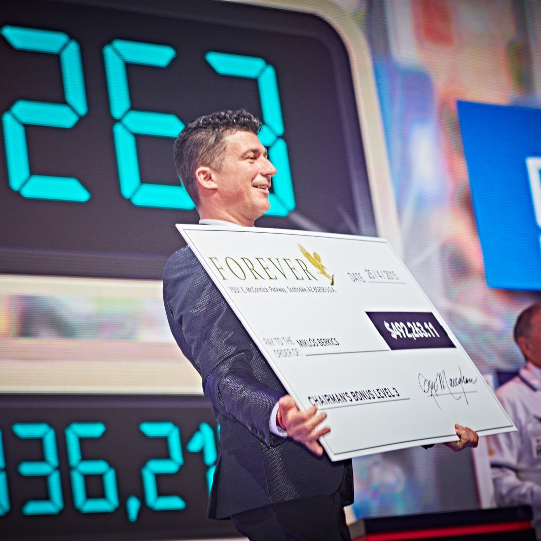 DrMilesz's tweet photo. Remélem sokan fogjátok átélni ezt a fantasztikus érzést a Chairman's Bonus minősülésen a Global Rally-n!😊
#FGR18 #ChairmansBonus https://t.co/OElEAsCyUZ