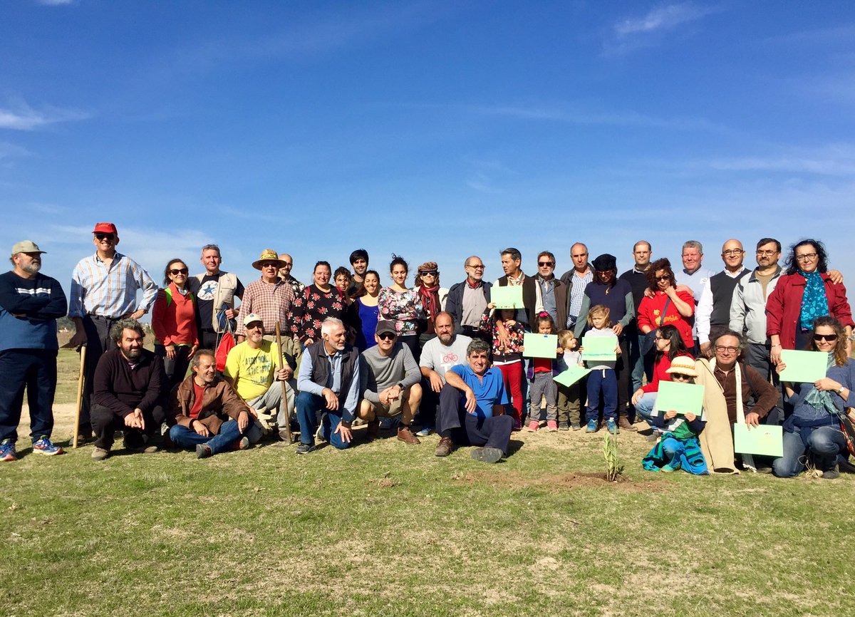 tabladavyp's tweet photo. Muchas personas amigas y colectivos sevillanos por una #tabladaverdeypublica @aapss @AContramanoSVQ @ecologistas @AsociacionAAPS  Sevilla... https://t.co/VzD632PGTR