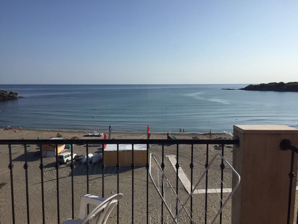 propertiesconta's tweet image. Предлагаем купить меблированную трехкомнатную квартиру с фронтальным видом на море в элитном комплексе „Примея”на первой линии в Царево.
 Недвижимость расположена на 5 этаже площадью 101,2 кв.м. Есть удобное и функциональное распределение.
properties-contact.ru/ru/estate/view…