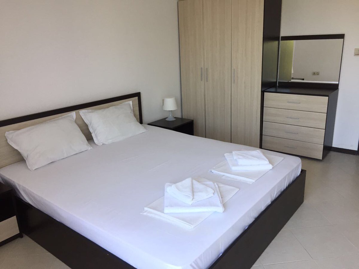 propertiesconta's tweet image. Предлагаем купить меблированную трехкомнатную квартиру с фронтальным видом на море в элитном комплексе „Примея”на первой линии в Царево.
 Недвижимость расположена на 5 этаже площадью 101,2 кв.м. Есть удобное и функциональное распределение.
properties-contact.ru/ru/estate/view…