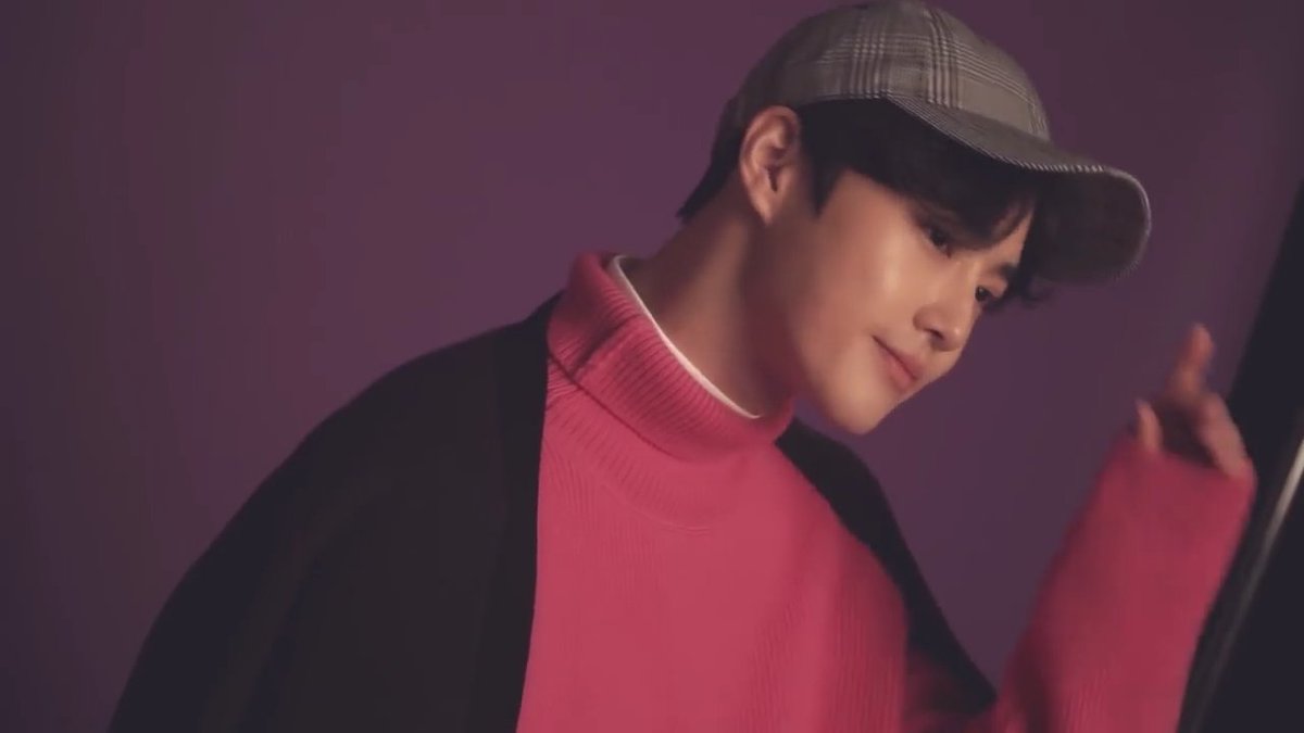 ericosmica's tweet image. EXO INVENTOU A BELEZA