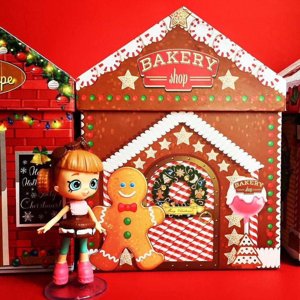 toytinyblog's tweet photo. What is your favourite Christmas treat? 🍪 Brands: @spkhappyplaces 🍪
#shopkins #spkfan #spkhappyplaces #shopkinsfan #shopkinslove #shopkinsworld #shoppies #shopkinshappyplaces #happyplaces #moosetoys #toyphotography #toysofinstagram #toycommunity #toycollector #toytiny #toyti… https://t.co/eDl7IjAFSD