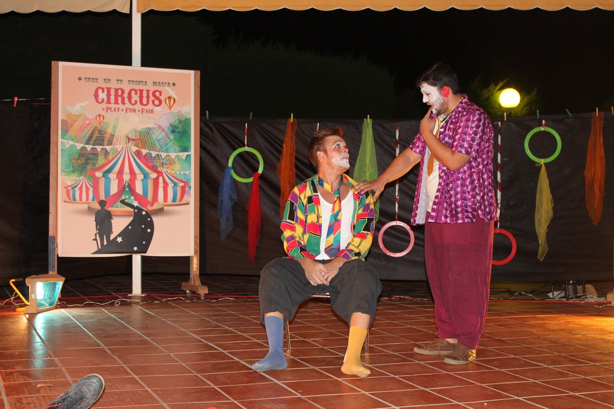 Codattsport's tweet photo. "Un día sin reír es un día perdido" charles chaplin -Cree en tu propia magia
#campamento #codattsport #thecircus #play #fun #fair https://t.co/K7rAVIoBiw