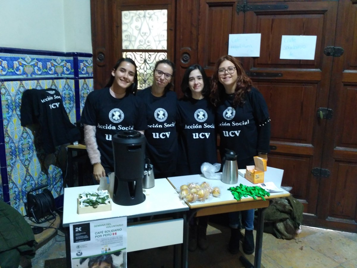 Ya están los voluntarios de @UCV_es en la mesa del #CaféSolidario por los niños del #Perú Acércate!!! #CompromisoUCV