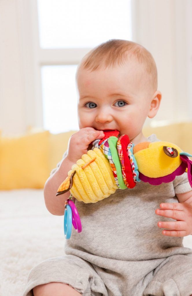 muffin_cheek's tweet photo. A hanging rattle that produces squeaky sounds and has built-in teether? Yay for multifunctional toys! 🎉
.
.
.
#babytoys #babymusthave #teether #babygift #babygiftguide #babyhood #parenting #motherhood #muffincheeks https://t.co/aNZ70STTXv