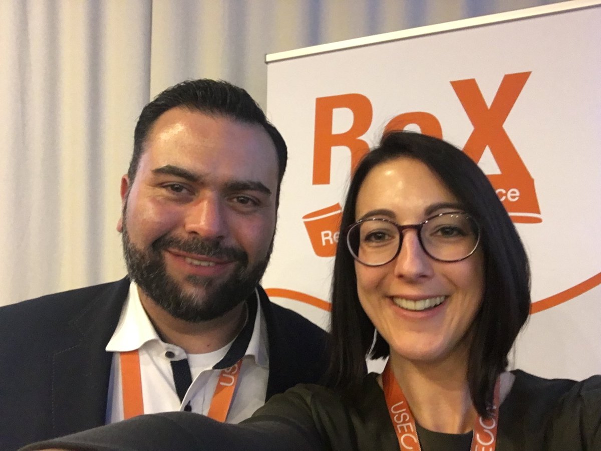 ambuzzador's tweet photo. Kundenerlebnis und Motivation im digitalen Zeitalter – Schwerpunkte der diesjährige RoX Konferenz. @StOgu war vor Ort und sprach über den “goldenen 24/7 Social Media Draht“ zur Community: https://t.co/4qk4FWyEJc #Rox2017 https://t.co/o2aHImkJLy