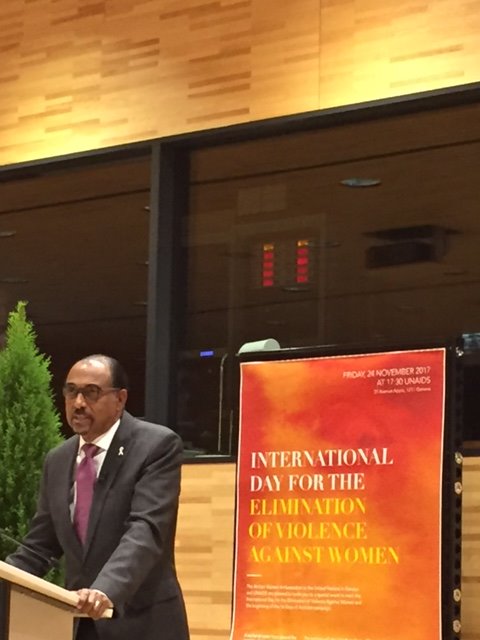 African Women Ambassadors held a silent auction at UNAIDS on Friday 24th November to fundraise for their women empowerment fellowships of 2018 and to raise awareness on violence against women.