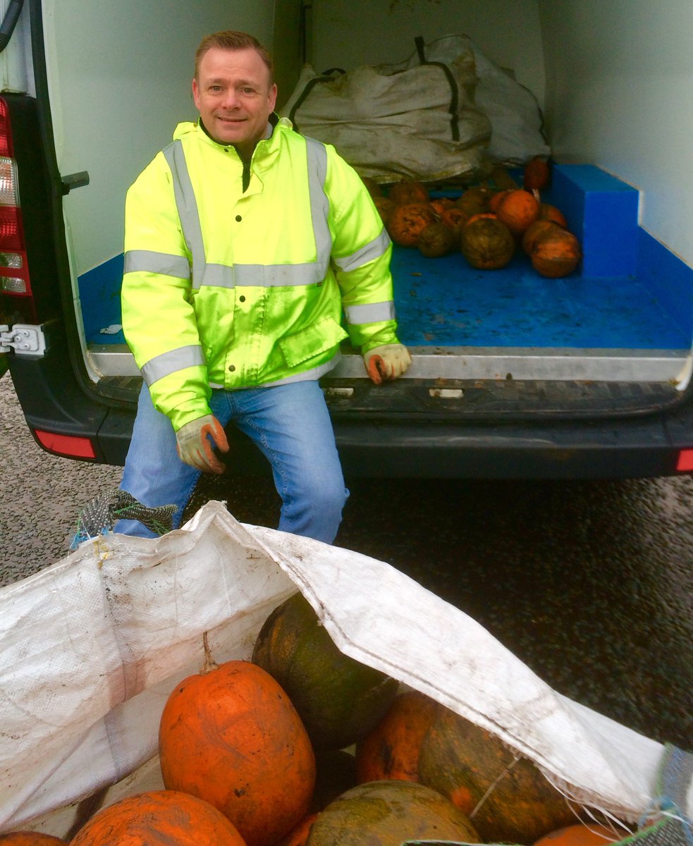 FareShareGM's tweet photo. Starting the week with pumpkins thanks @GleaningNW for picking on a soggy Sunday &amp; big thanks #volunteer #driver Anthony for getting them https://t.co/ArqhZafGiQ