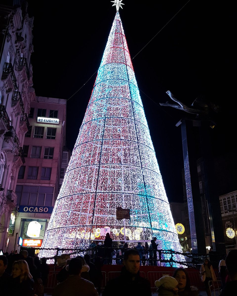 andrealsab's tweet photo. Inaugurando la Navidad desde Vigo!!! https://t.co/37ByjjGVUH