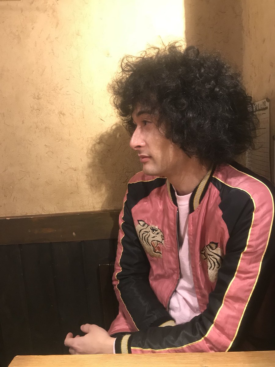 みのがなんか遠くの方見て語ってくる。。。