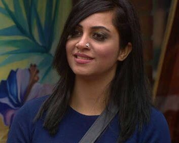 SandyVIVO_'s tweet photo. Who do you support in the fight b/w #Arshi and #Shilpa??
Like♥ for Arshi Khan
RT🔁 for Shilpa Shinde
#SalmanKhan #WeekendKaVaarWithSalman
#BB11
#BB11 #BiggBoss11 #WeSupportVikas #IamwithArshi #ShilpaShinde
#WeekendKaVaar #sandyvivo #sandyali #wazidali #vos #voiceofsoul https://t.co/L4FF10orNI