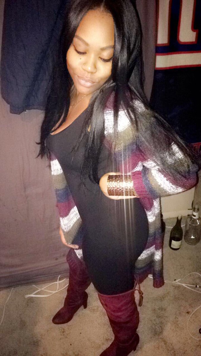 taybayfasho's tweet photo. Ya wifey say I️m looking like a WHOLE snack 😝 #alert #newprofilepic #herfineass https://t.co/Nl8WoAyG1a