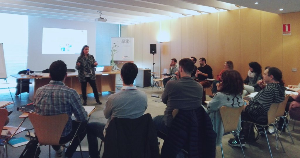 CEEICastellon's tweet photo. Comenzamos hoy con la 3a fase #moveup con la sesión de marketing y vtas en RRSS con @aranzibia de @ESICValencia @dipcas https://t.co/ubevuvXE8K