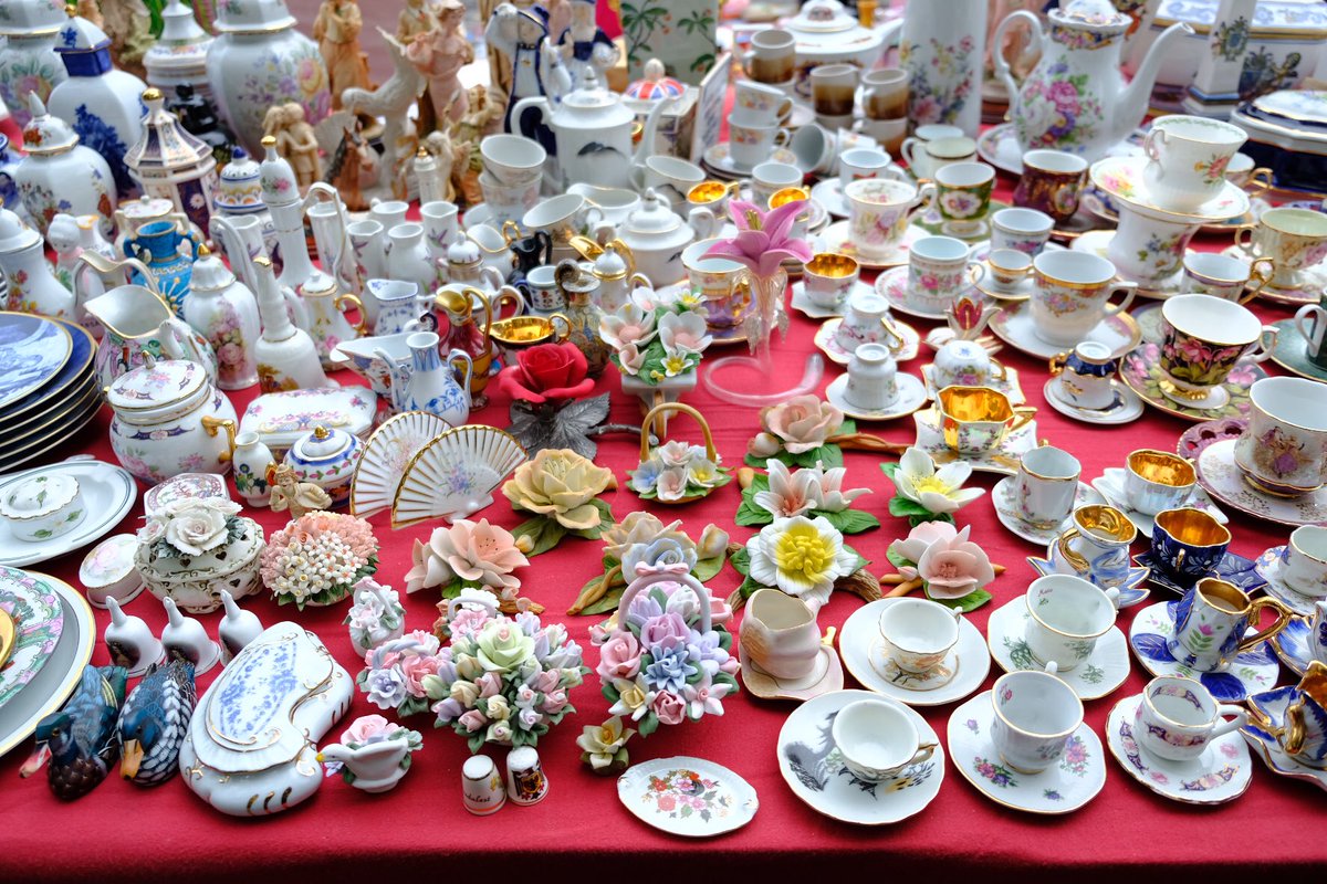 Kunika Pa Twitter ポルトガルの首都 リスボンで開かれてる蚤の市 別名 泥棒市 旅する度にタイミングが合えばその土地の蚤の市に行くのですが それぞれ置かれてるものの特徴だったり値段だったり人柄だったり 個性があって楽しいです 鎧があったのは驚き