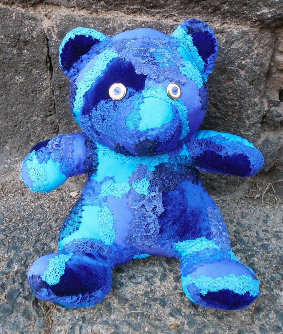 CdeMontardy's tweet photo. L'ours planète bleue est dispo à l'atelier 11 rue Louis Bages #Agde #Hérault #MagnifiqueFrance https://t.co/UB8osCf0bq